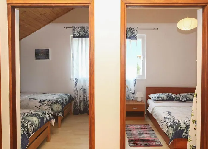 Mond 고르니 카린